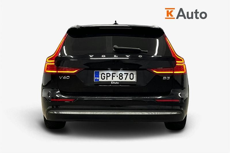 Käytetty Volvo V60 Business Edition 163 HP (119 kW) 2022 Musta Farmari