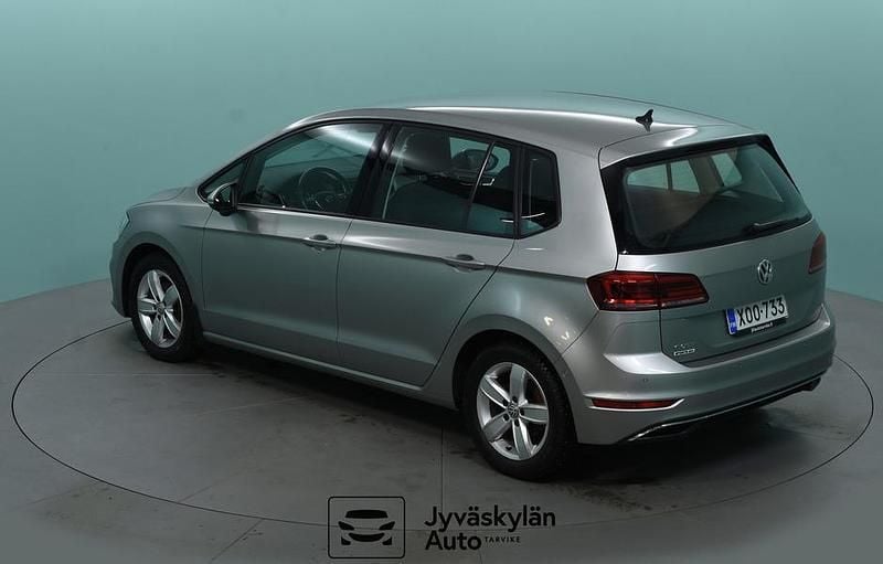 Käytetty VW Golf Sportsvan Comfortline 131 HP (96 kW) 2018 Hopea Tila-auto