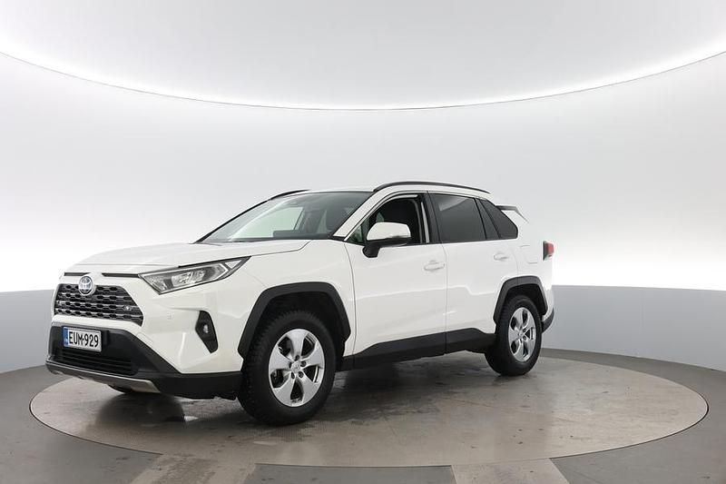 Käytetty Toyota RAV4 Hybrid Edition 178 HP (130 kW) 2023 Valkoinen Katumaasturi