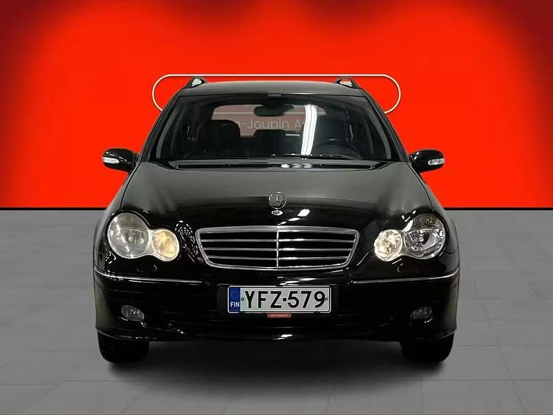 Käytetty Mercedes C180 Avantgarde 143 HP (105 kW) 2006 Farmari