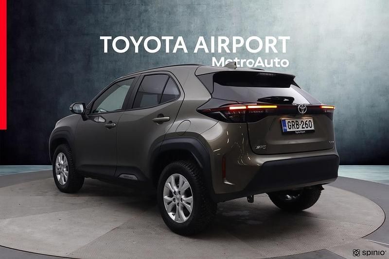 Käytetty Toyota Yaris Cross 116 HP (85 kW) 2024 Met. ruskea (beige) Katumaasturi