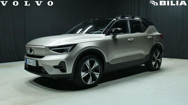 Ruskea Käytetty 2023 Volvo XC40 Plus Katumaasturi | 39 800 € (Perustarjous) - Kuva 1/3