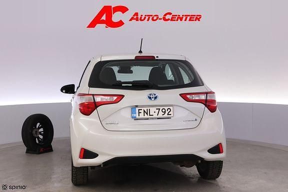 Käytetty Toyota Yaris Active 72 HP (52 kW) 2018 Valkoinen Viistoperä