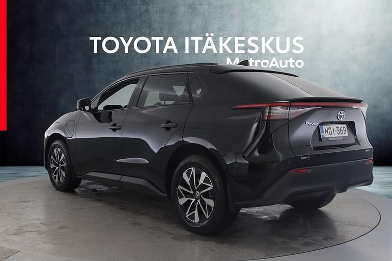 Käytetty Toyota bZ4X Business Edition 252 kW (343 HP) 2025 Musta Katumaasturi