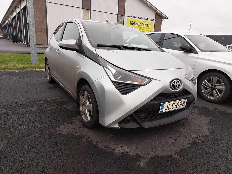 Käytetty 2018 Toyota Aygo X-play Viistoperä | 12 900 € (Perustarjous) - Kuva 1/3