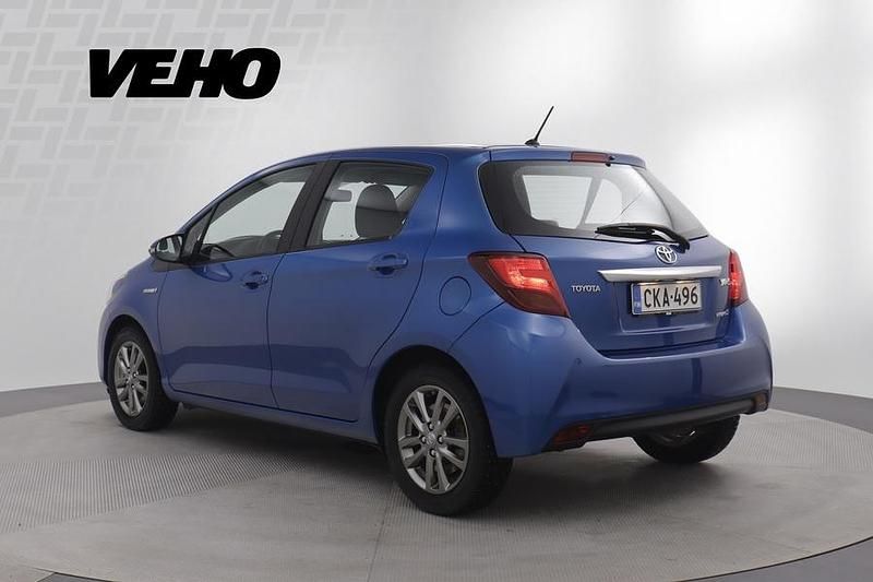 Käytetty Toyota Yaris Hybrid Active 73 HP (53 kW) 2015 Sininen Viistoperä