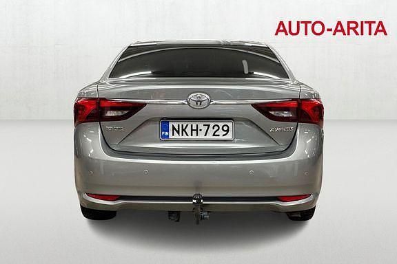 Käytetty Toyota Avensis Active 143 HP (105 kW) 2016 Met. harmaa Sedan