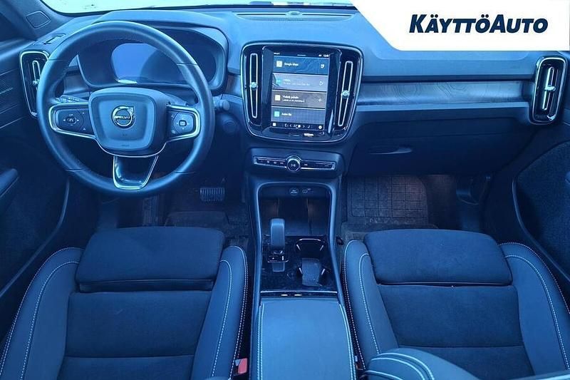 Käytetty Volvo EC40 Performance 325 kW (442 HP) 2025 Musta Katumaasturi