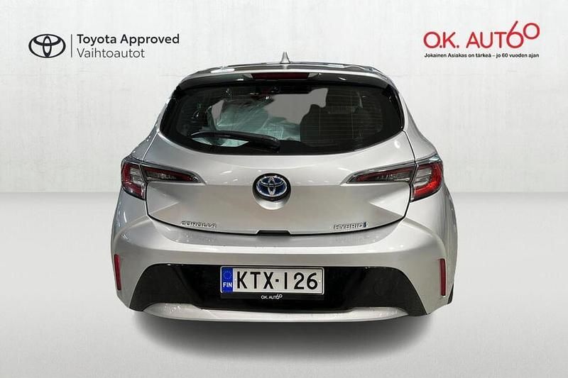 Käytetty Toyota Corolla Active 122 HP (89 kW) 2020 Hopea Viistoperä