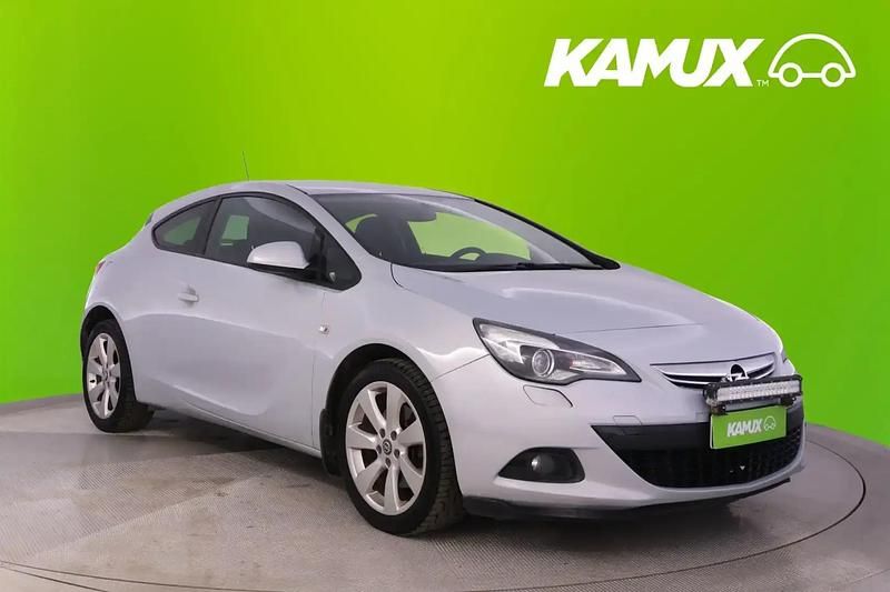 Käytetty Opel Astra GTC 140 HP (102 kW) 2012 Valkoinen Sedan