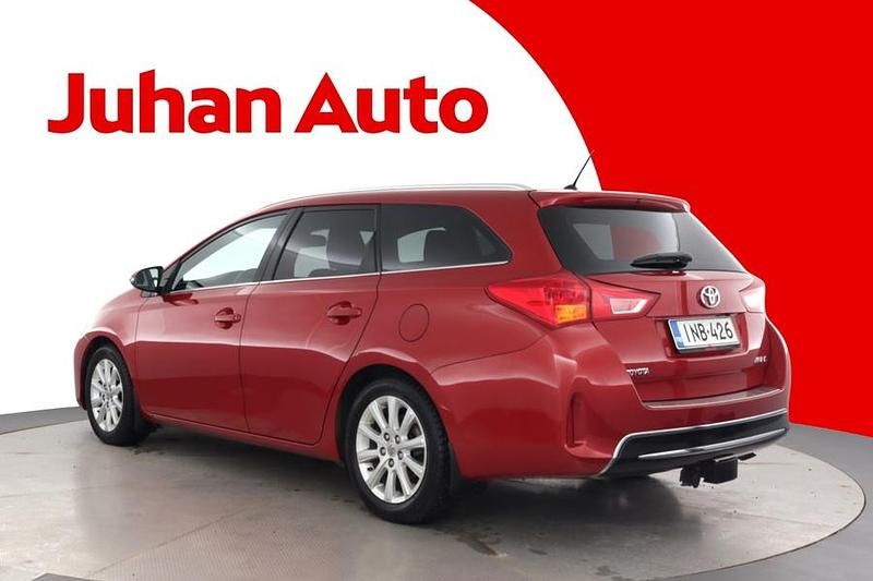 Käytetty Toyota Auris Touring Sports Multidrive S 132 HP (97 kW) 2014 Punainen Farmari
