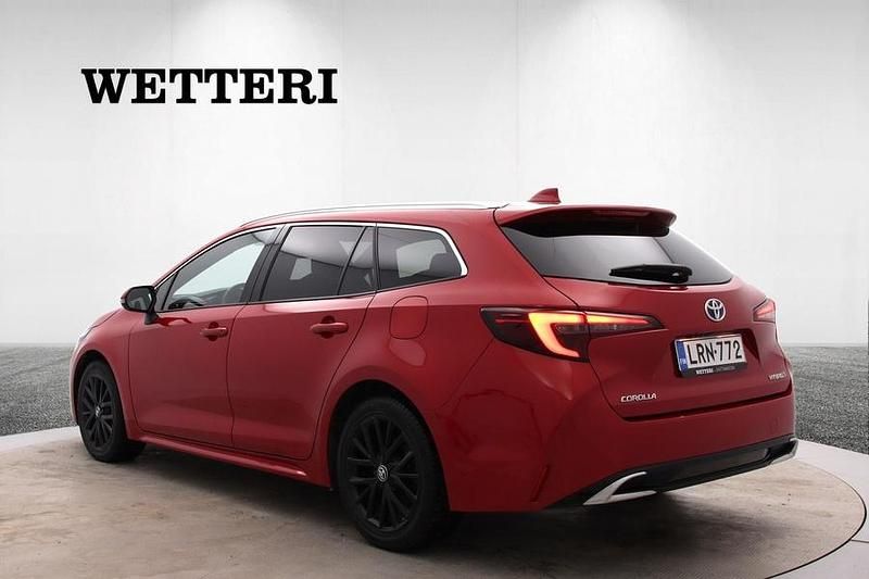 Käytetty Toyota Corolla Edition 140 HP (102 kW) 2024 Punainen Farmari