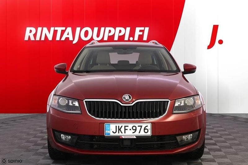 Käytetty Skoda Octavia Style 116 HP (85 kW) 2016 Punainen Farmari