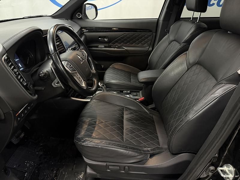 Käytetty Mitsubishi Outlander P-HEV Instyle 135 HP (99 kW) 2019 Katumaasturi