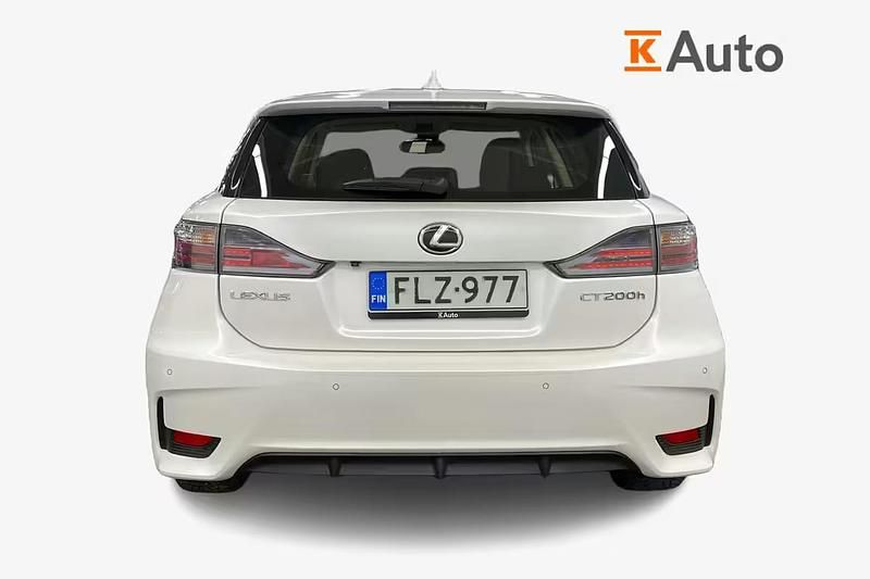Käytetty Lexus CT200h Business Edition 99 HP (72 kW) 2016 Valkoinen Viistoperä
