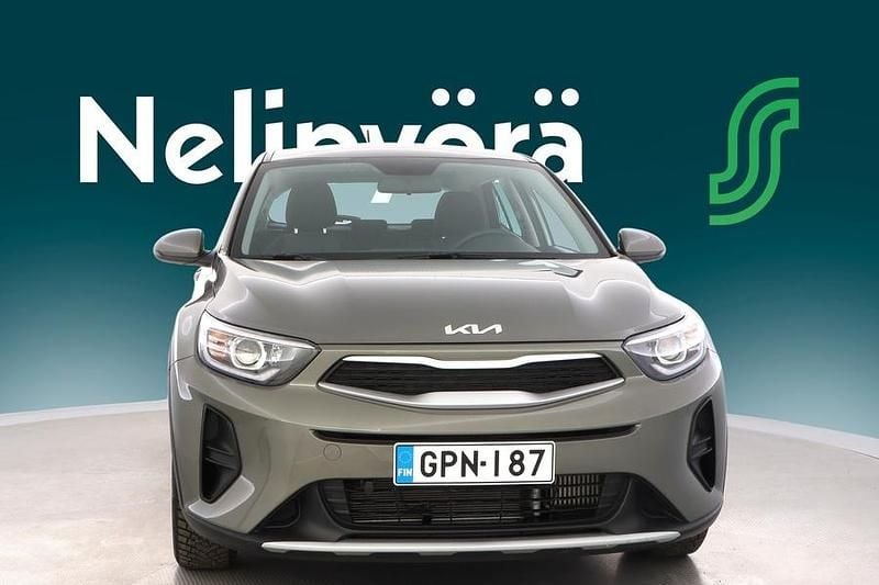 Käytetty Kia Stonic LX 101 HP (74 kW) 2023 Vihreä Katumaasturi