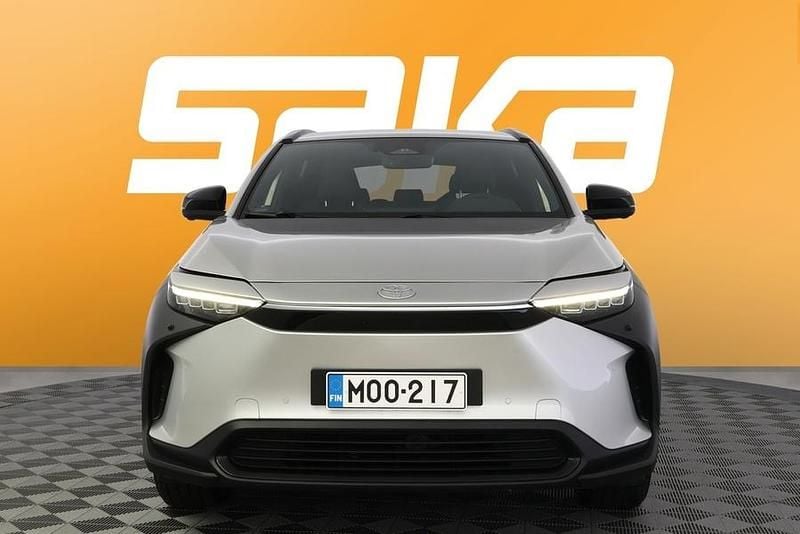 Käytetty Toyota bZ4X Style 252 kW (343 HP) 2022 Katumaasturi