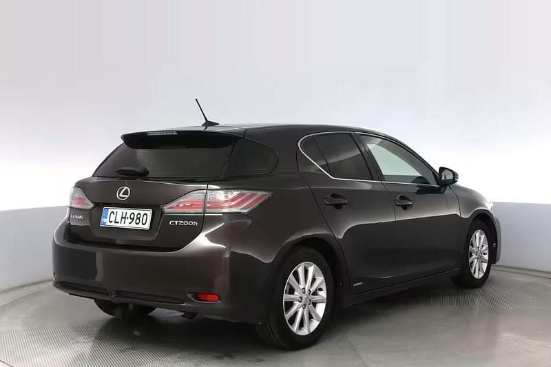 Käytetty Lexus CT200h 99 HP (72 kW) 2012 Ruskea Viistoperä