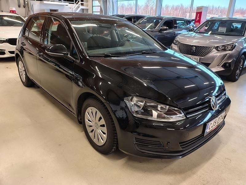 Käytetty VW Golf VII Trendline 86 HP (63 kW) 2015 Viistoperä