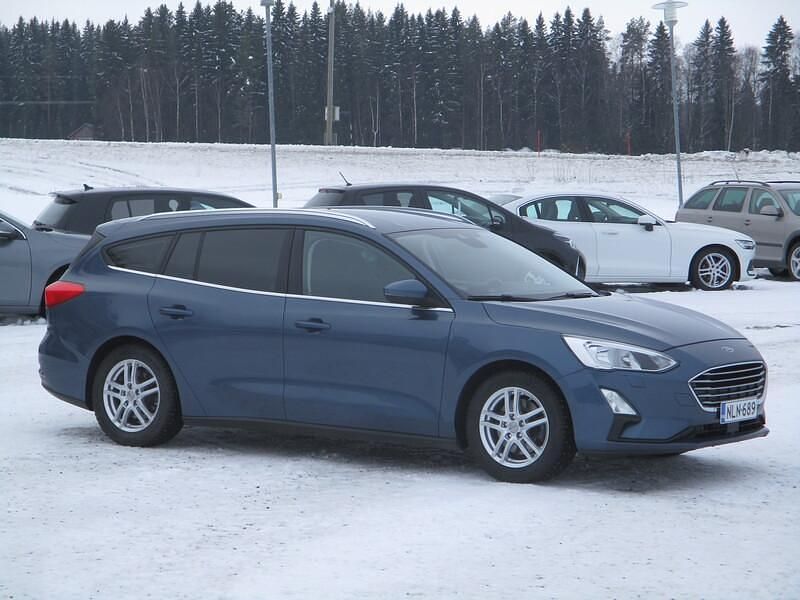 Käytetty Ford Focus Trend 125 HP (91 kW) 2019 Sininen Farmari