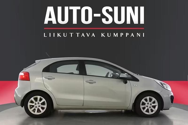 Käytetty Kia Rio LX 86 HP (63 kW) 2013 Ruskea Viistoperä