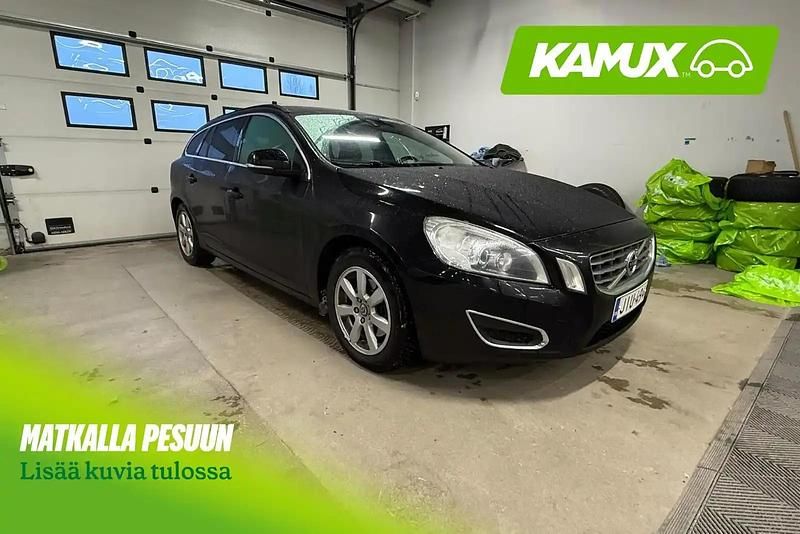 Käytetty Volvo V60 Business Edition 136 HP (100 kW) 2012 Musta Farmari