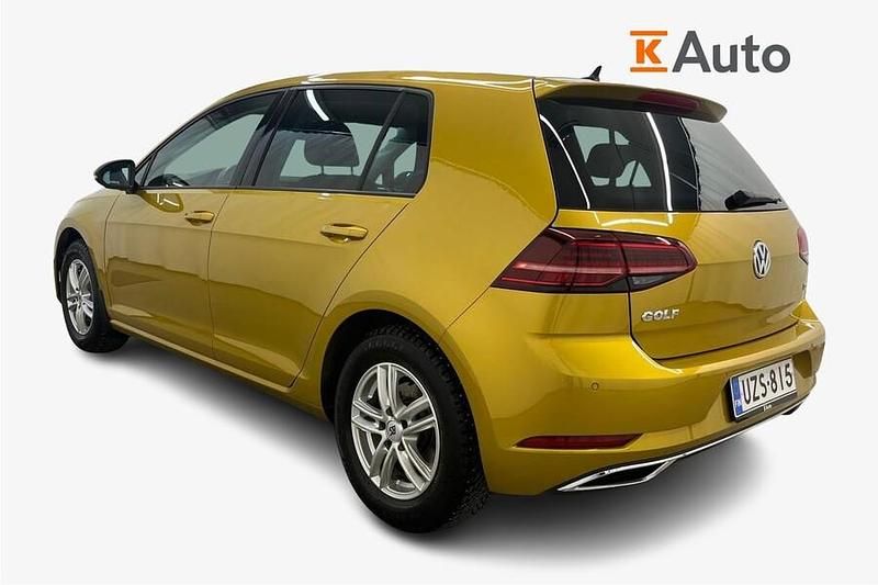 Käytetty VW Golf VII Highline 125 HP (91 kW) 2017 Keltainen Viistoperä