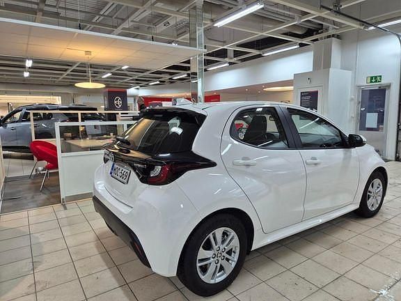 Käytetty Toyota Yaris Active 114 HP (83 kW) 2022 Valkoinen Viistoperä