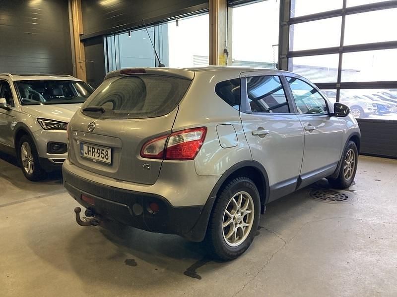 Käytetty Nissan Qashqai Acenta 150 HP (110 kW) 2011 Katumaasturi