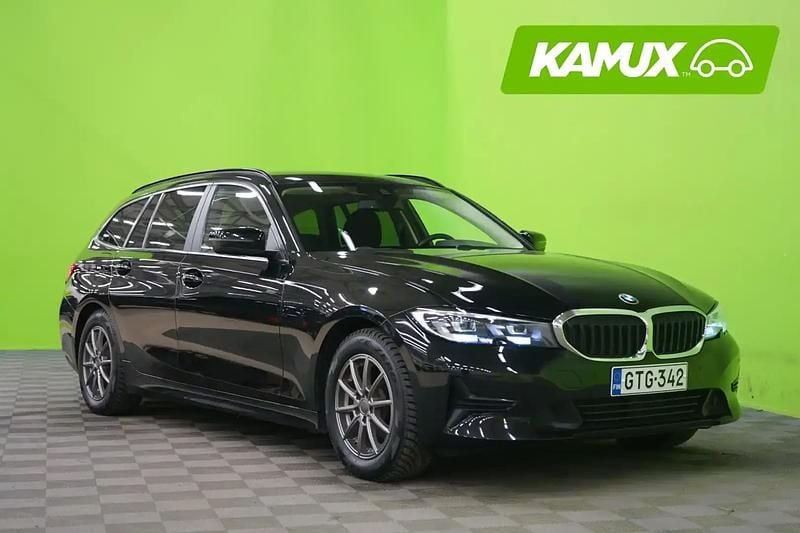Musta Käytetty 2020 BMW 318 Comfort Edition Farmari | 20 800 € (Perustarjous) - Kuva 1/4