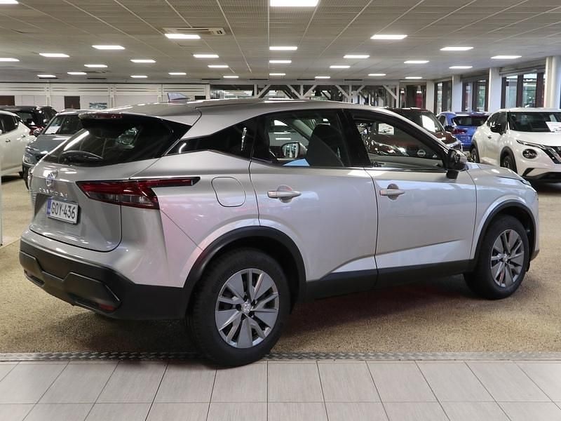 Käytetty Nissan Qashqai Visia 140 HP (102 kW) 2021 Hopea Katumaasturi