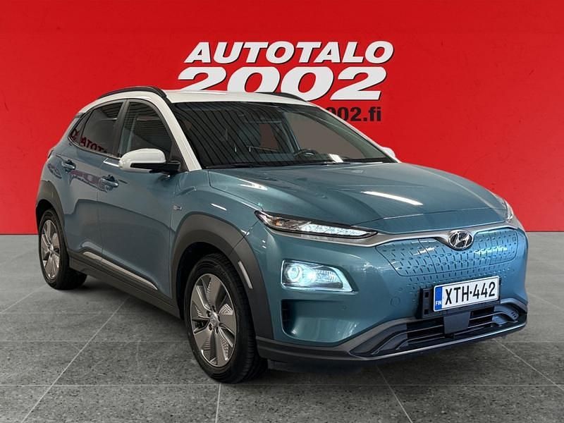 Sininen Käytetty 2020 Hyundai Kona Premium Katumaasturi | 21 800 € (Hieman kallis) - Kuva 1/4