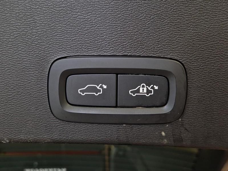 Käytetty Volvo XC40 Plus 185 kW (252 HP) 2024 Katumaasturi