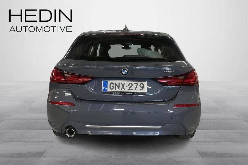 Käytetty BMW 118 Luxury Line 140 HP (102 kW) 2021 Harmaa Viistoperä