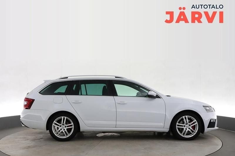 Käytetty Skoda Octavia Business Line 184 HP (135 kW) 2020 Valkoinen Farmari