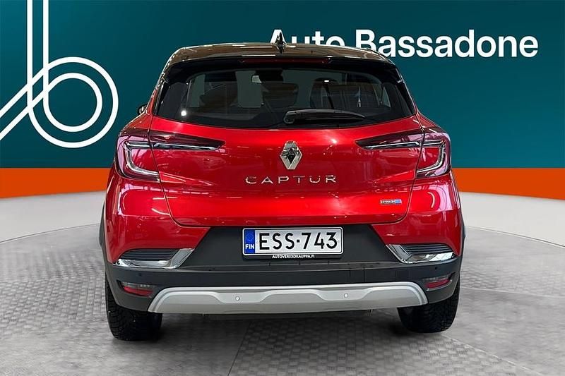 Käytetty Renault Captur Intens 92 HP (67 kW) 2021 Katumaasturi