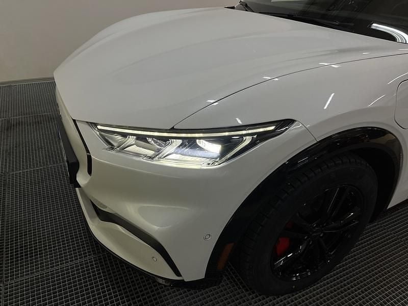 Käytetty Ford Mustang Mach-E Premium 197 kW (269 HP) 2023 Valkoinen Katumaasturi