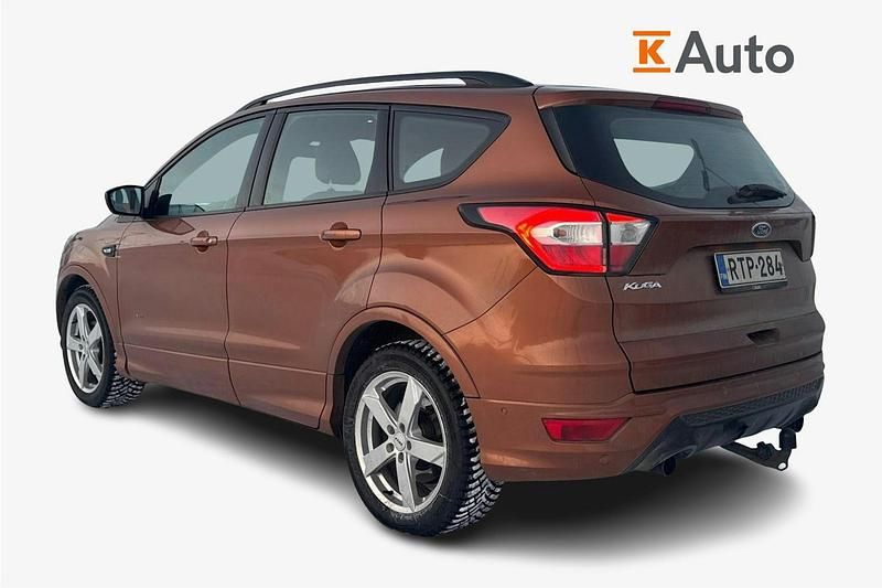 Käytetty Ford Kuga ST-Line 150 HP (110 kW) 2018 Ruskea (beige) Katumaasturi