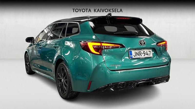 Käytetty Toyota Corolla Premium 196 HP (144 kW) 2025 Vihreä Farmari