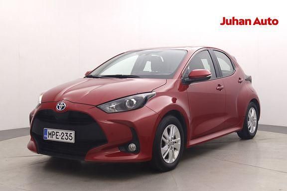 Käytetty Toyota Yaris Business Edition 114 HP (83 kW) 2023 Punainen Viistoperä