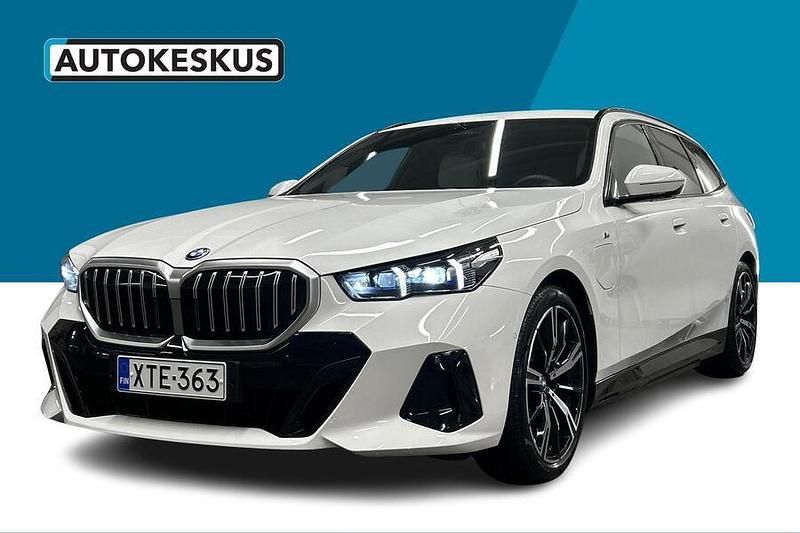 Valkoinen Käytetty 2024 BMW 530e M Sport Farmari | 58 900 € (Hyvä tarjous) - Kuva 1/4