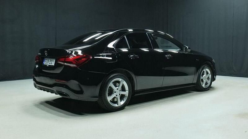 Käytetty Mercedes A250 Business 160 HP (117 kW) 2021 Musta Sedan