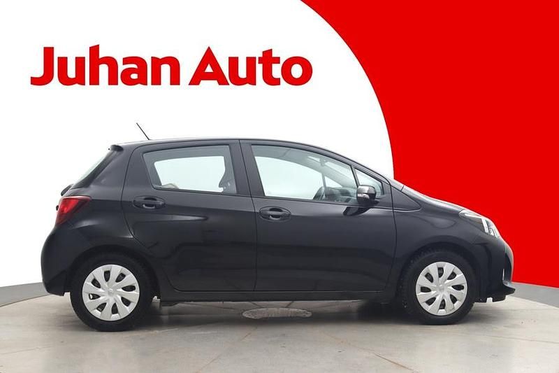 Käytetty Toyota Yaris Multidrive S 99 HP (72 kW) 2016 Musta Viistoperä