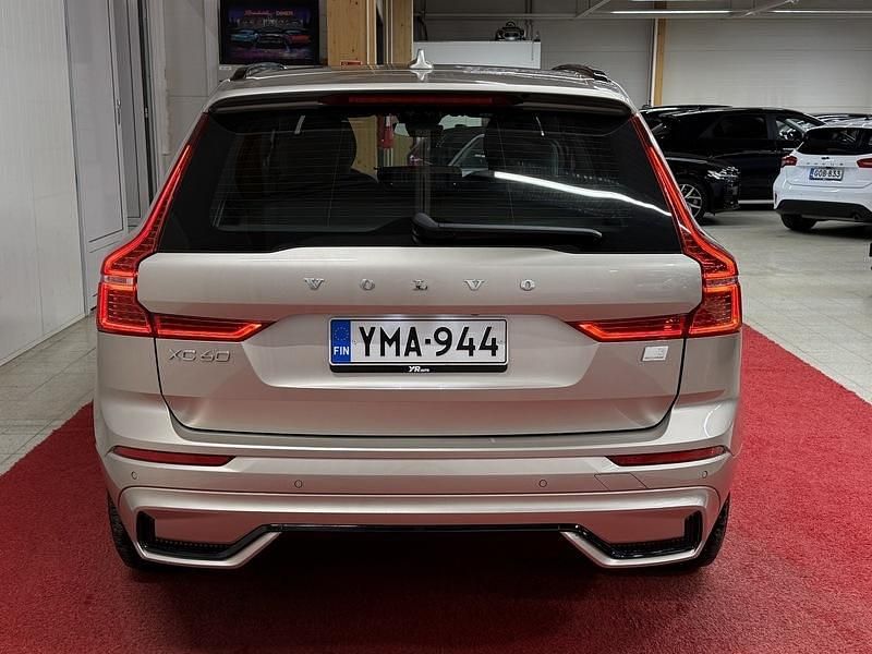 Käytetty Volvo XC60 Plus 350 HP (257 kW) 2023 Katumaasturi