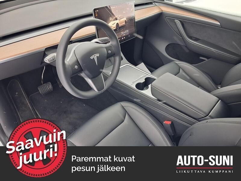 Käytetty Tesla Model Y 258 kW (351 HP) 2024 Katumaasturi