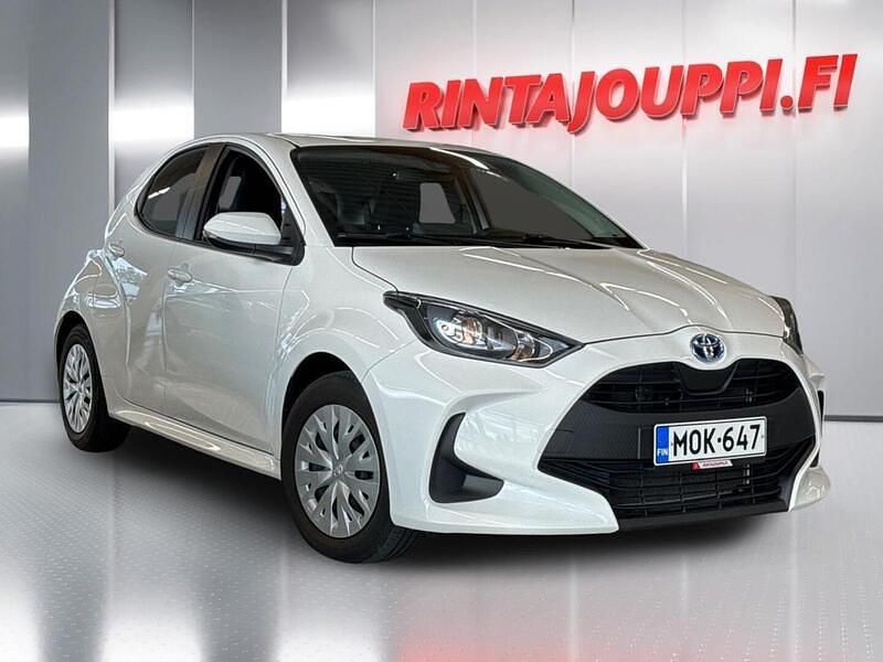 Valkoinen Käytetty 2022 Toyota Yaris Hybrid Active Viistoperä | 18 800 € (Perustarjous) - Kuva 1/3
