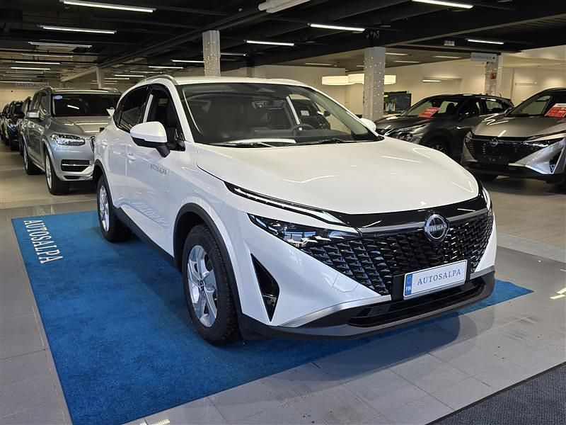 Käytetty Nissan Qashqai N-Connecta 158 HP (116 kW) 2024 Katumaasturi