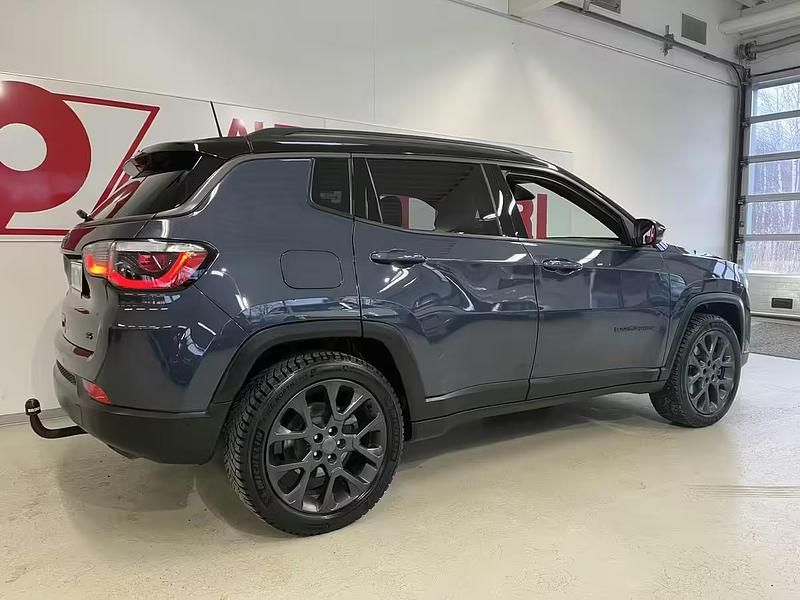 Käytetty Jeep Compass 180 HP (132 kW) 2021 Sininen Katumaasturi