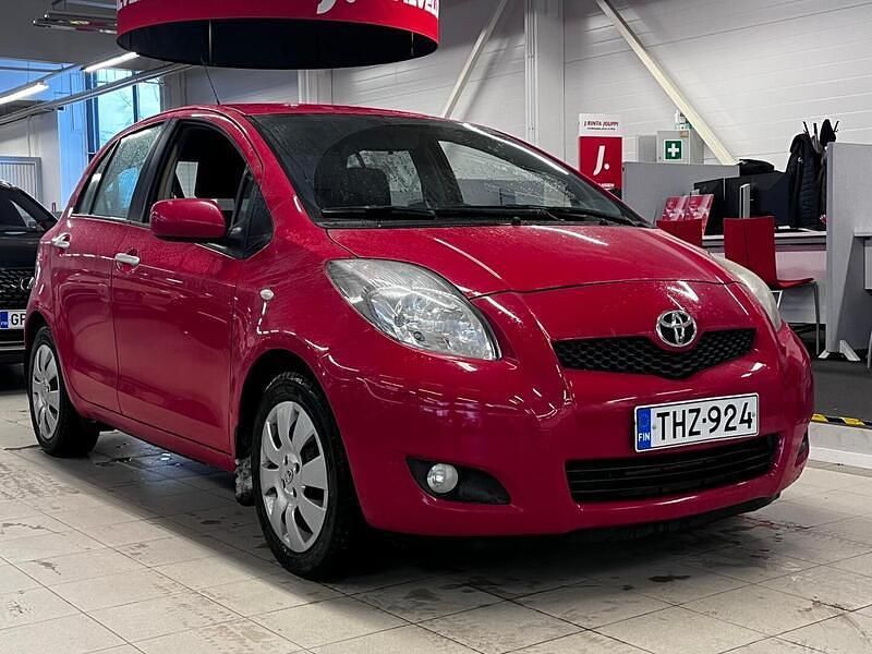 Käytetty Toyota Yaris Edition 101 HP (74 kW) 2010 Viistoperä