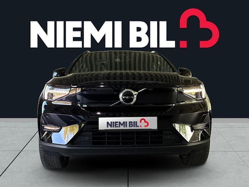 Käytetty Volvo XC40 Core 169 kW (231 HP) 2023 Katumaasturi